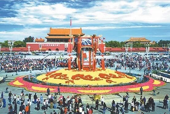 2008年国庆节，宫灯造型花坛亮相。