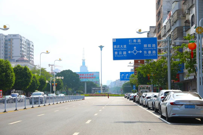 △规范停车。图源 德庆发布
