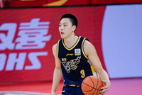 媒体人：宏远抵达青岛准备体测 胡明轩&崔永熙&焦泊乔&杨腾飞免测