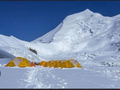 尼泊尔7000米级雪山突发雪崩 登山公司称14名当地向导及后勤失联 政府曾发预警