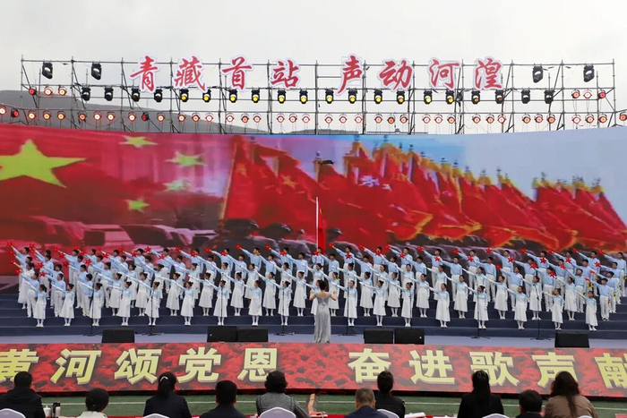 图为甘沟乡中心学校代表队参加合唱比赛。