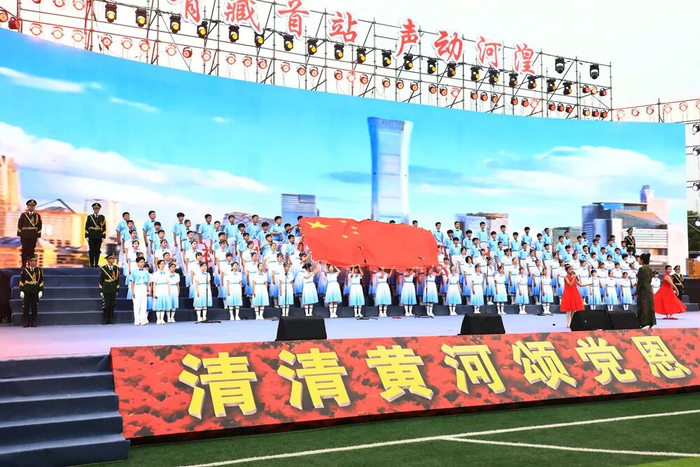 图为桃源学校代表队参加合唱比赛。