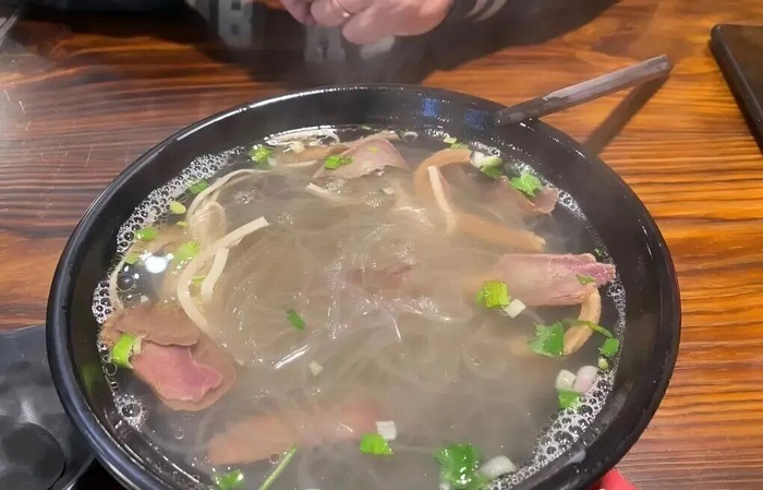 ▲图源：大大吃货历险记、反穿的衣服