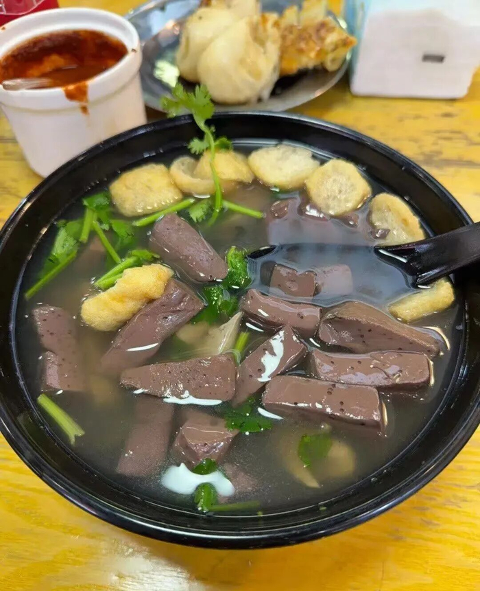 ▲图源：超级挖掘机、桑葚秋的iPhone