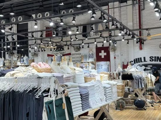 BM线下门店｜图 王涵艺摄
