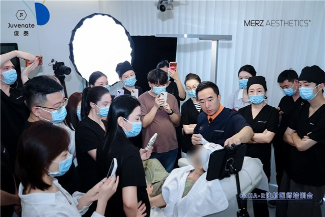 图2：俊泰美好薛志强博士带教超声引导下诊断与注射技巧