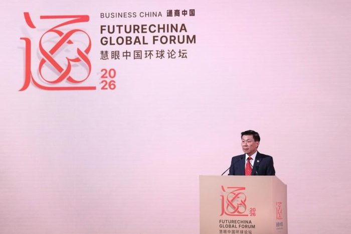 图注：通商中国主席李奕贤先生在2026年慧眼中国环球论坛上发表开幕致辞