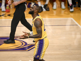 夸梅：NBA包庇老詹走步纯粹是造星 换我这么走早主动把球给对面了