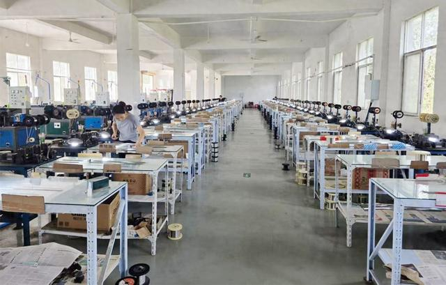 河南臻萃金属制品有限公司生产车间。楚迎春 摄