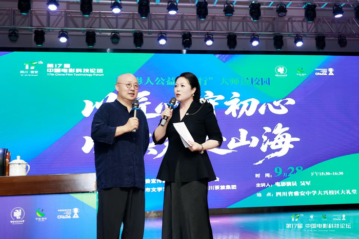 ▲吴军回答学生的提问