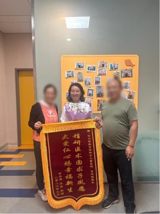 （图为生殖医学科主任吕兴钰，也是该患者助孕阶段主诊医生）