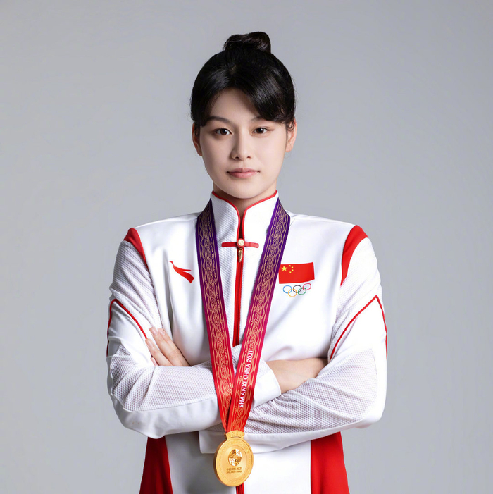 余依婷