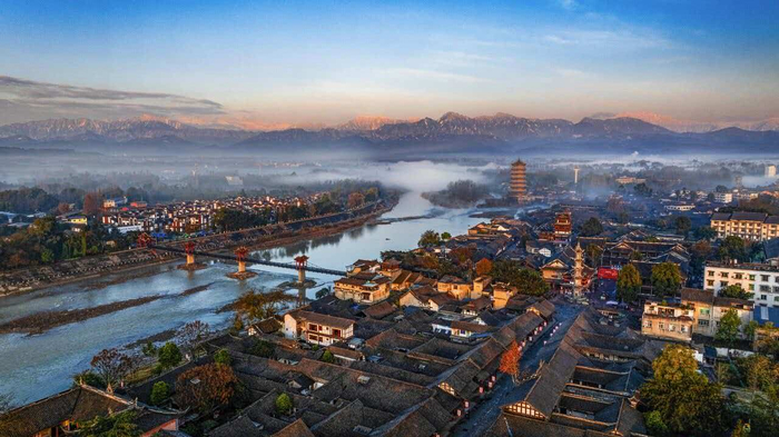《古镇映雪》 摄影/余春秀 2025“发现成都之美”主题摄影赛获奖作品