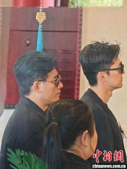 图为演员陈龙（左）、胡歌（右）。刘越 摄