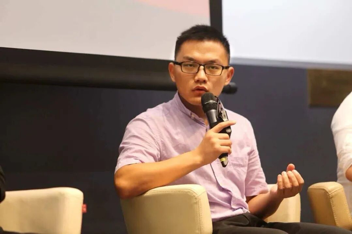 （郝祥林，图源自编玩边学社交媒体账号）