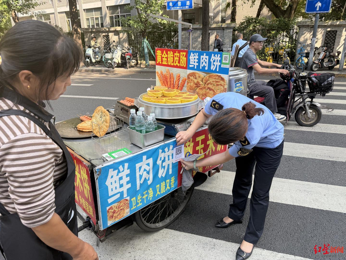 ▲现场贴码