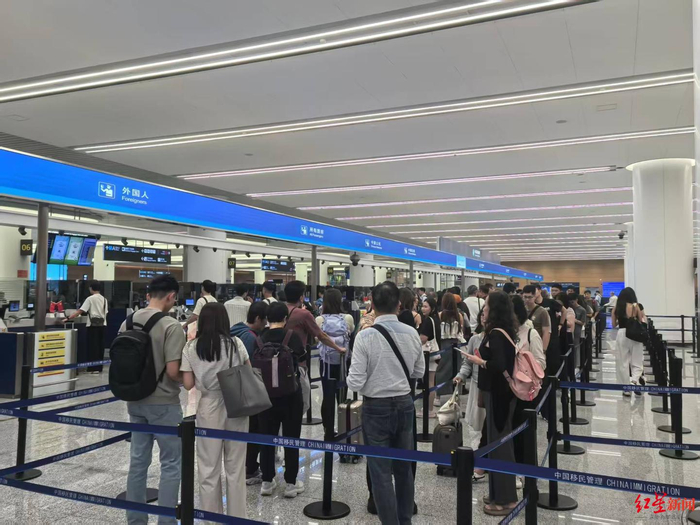 ▲成都航空口岸的出入境客流