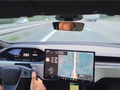 一辆特斯拉Model S Plaid时速285km发生车祸：车内人员幸存