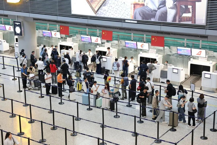 ▲旅客选择乘坐飞机出行 图据视觉中国