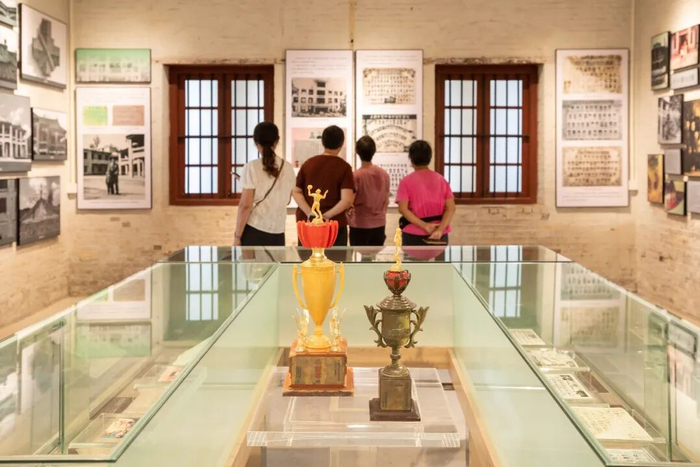 市民前来参加展览。陈杰滨 摄