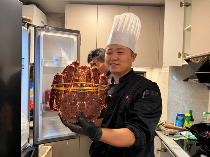 武汉“上门私厨”匡师傅。图/九派新闻 蔡晓萱