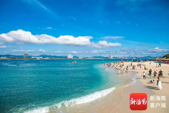 ▲游客打卡三亚蜈支洲岛旅游区。三亚蜈支洲岛旅游区供图