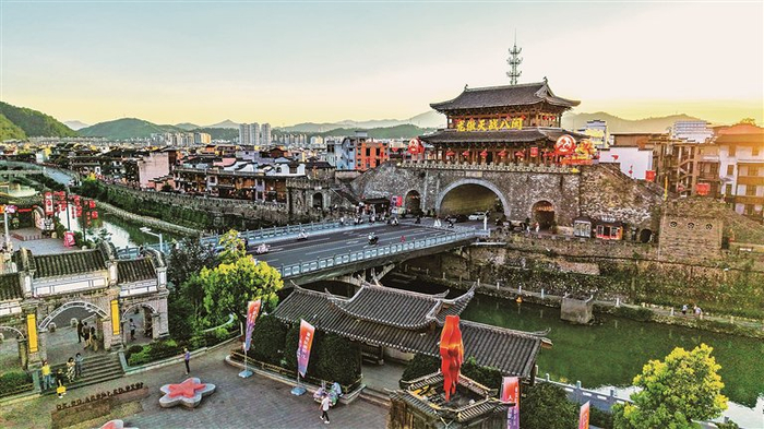 福建长汀、宁化两县承载“松毛岭战役”等标志性红色历史事件。图为长汀县城济川门。新华社发