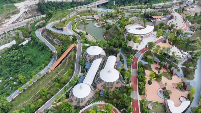 图为新建成的三峡动物园航拍全景。（无人机照片 姚杰飞 摄）