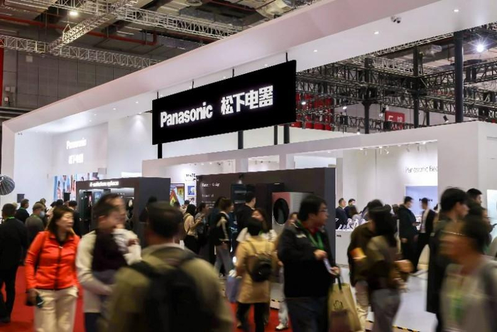 图：2025年第八届进博会松下展台