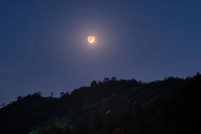 2023年7月21日，在甘肃陇南拍摄的火星伴月。（鲁罡 摄）