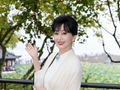 知名女星现身西湖，不少人偶遇：好美！本人回应容貌争议：我一天吃4餐才够，早餐和下午茶很重要