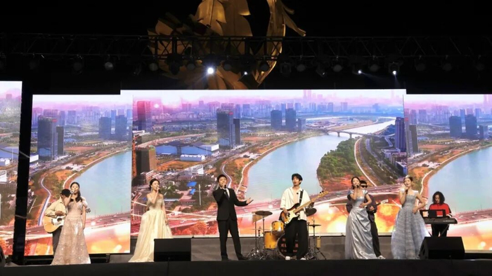 宁晋县举办文艺演出。受访者供图
