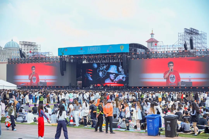 （图为音乐节现场）