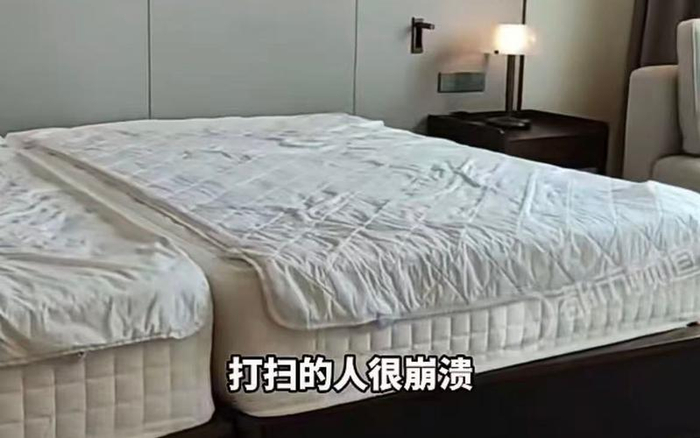 ▲有酒店保洁员发帖吐槽称，很多客人入住后自行拼床。图/都市报道视频号
