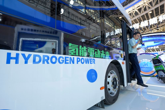 这是9月3日在2026中国（太原）国际能源产业博览会上拍摄的氢能公交。新华社记者 杨晨光 摄