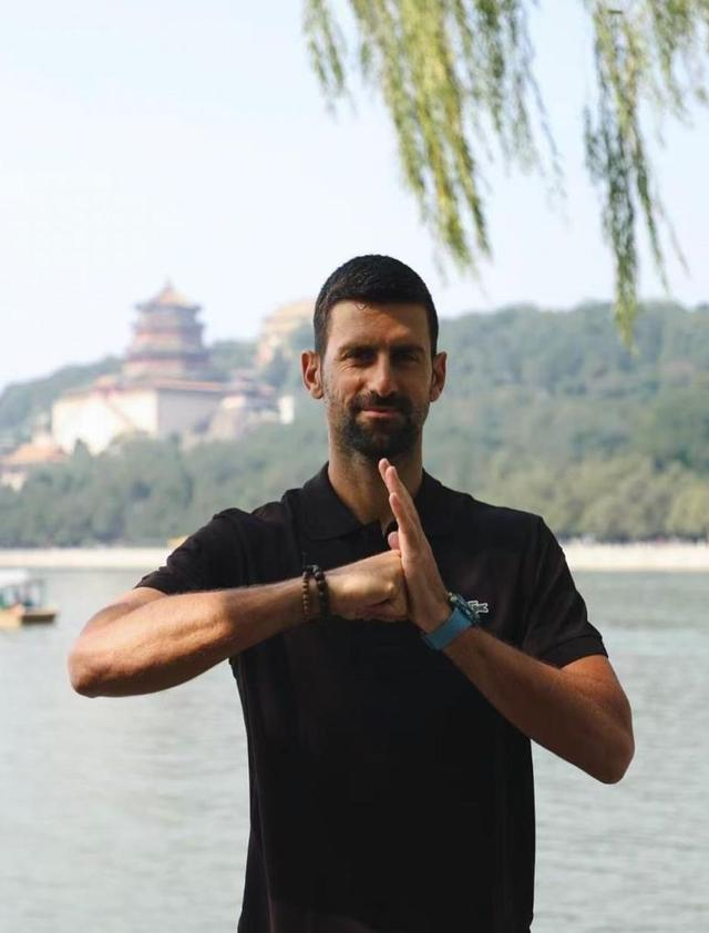 焦科维奇在颐和园。图片来自其社交媒体个人账号