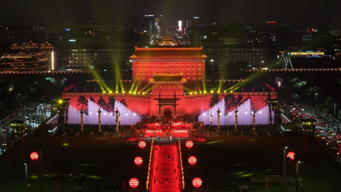 国庆假期，西安城墙景区被灯光点亮。（受访者供图）