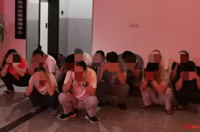 ▲警方抓获的部分犯罪嫌疑人