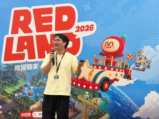 小红书社区市场部负责人白板回答媒体提问  时代财经摄