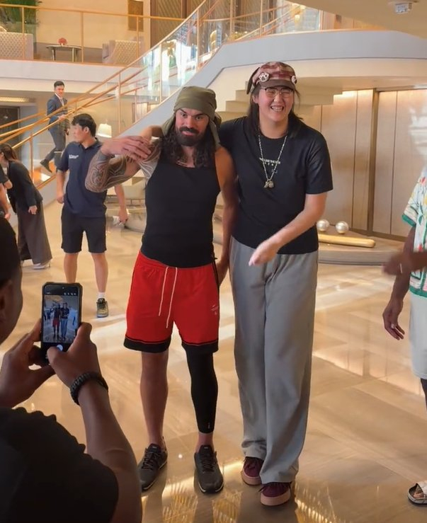 巴克利亚当斯这么迷你？中国女篮与NBA球员那些神奇的合照