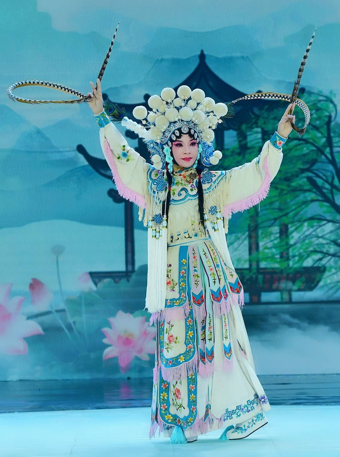 李丹阳川剧表演。