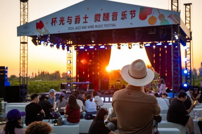 图：怀来“杯光与爵士”微醺音乐节（来源：网络）