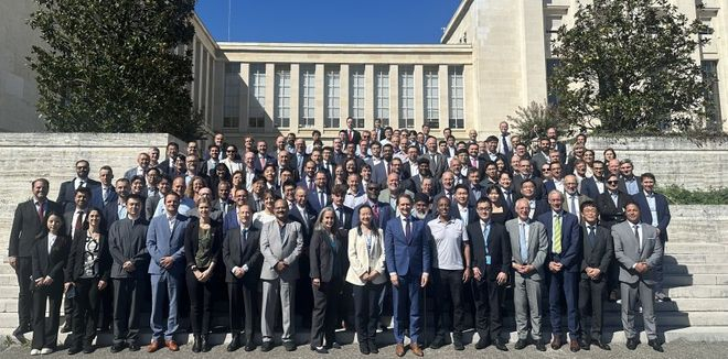 图为：联合国自动化/自动驾驶及网联车辆工作组全体会议合影