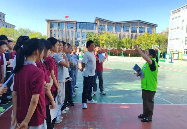 图为活动现场。