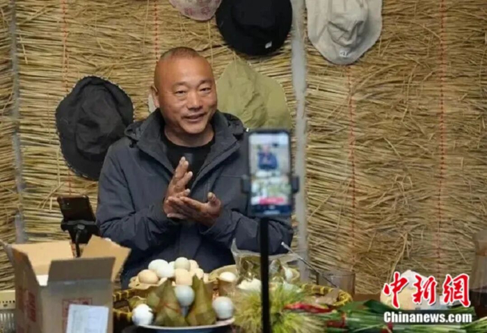 农户直播销售农产品。如皋市委宣传部 供图