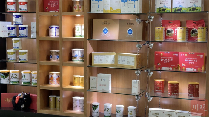 琳琅满目的乳制品产品。 郝飞 摄