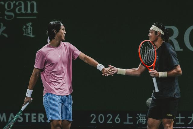 周意（左）与张之臻出战男双 新民晚报 李铭珅 摄