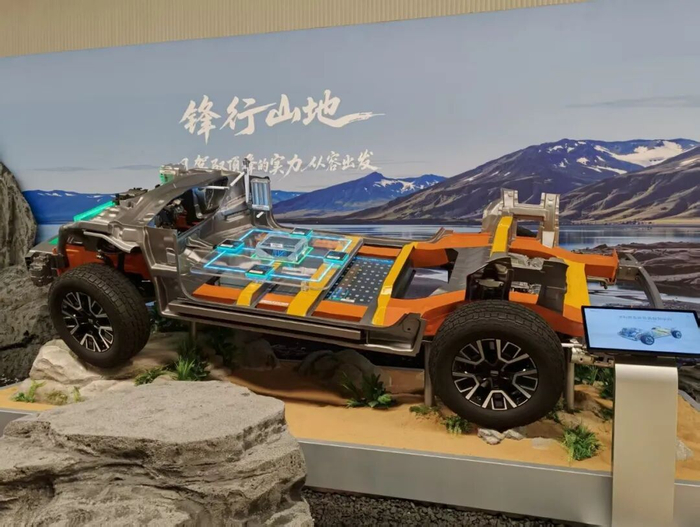 吉利银河战舰 700 的底盘｜图片来源：极客公园