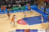 慢热！拉塞尔自投自补上篮终于开张 此前4投0中