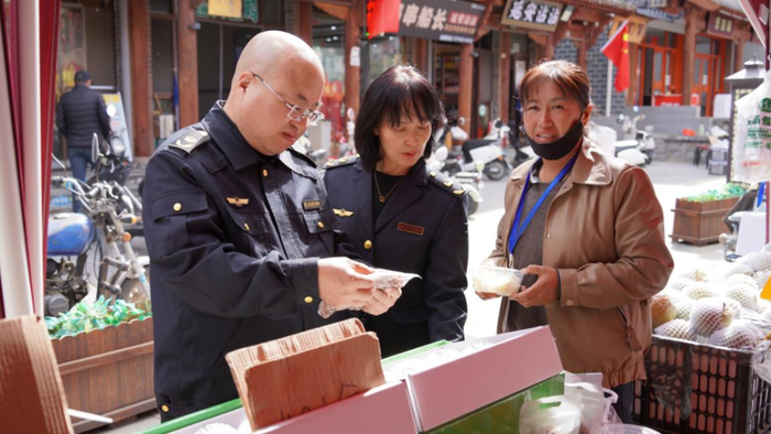▲市场监督管理局党支部组织干部职工开展专项检查
